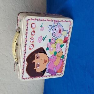 2005 Dora the Explorer tin box metal lunch box Beauty in Bloom